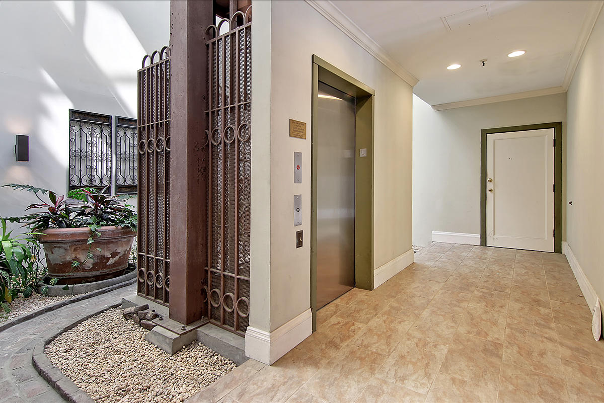 32 Vendue Range, Unit 302 Charleston, SC 29401 - Photo 6 of 50 CREM_32 Vendue Range, unit 302_046