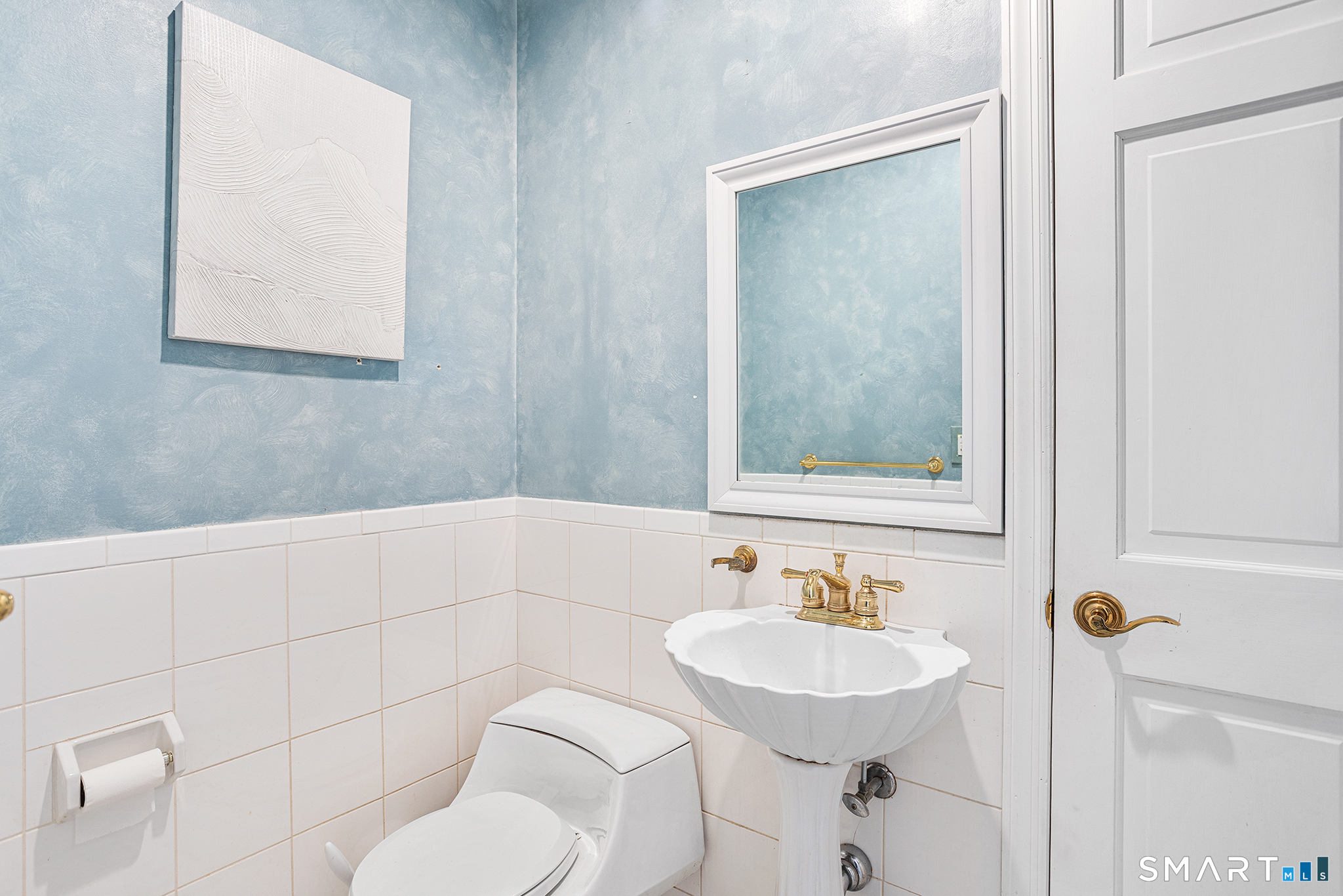 104 Putting Green Road Fairfield, CT 06825 - Photo 18 of 35 a bathroom with a sink a toilet and a mirror