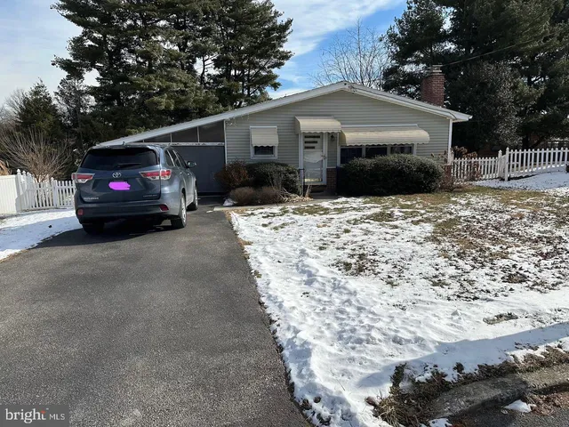 $245,000 | 2005 Sandalwood Court, York, PA 17404