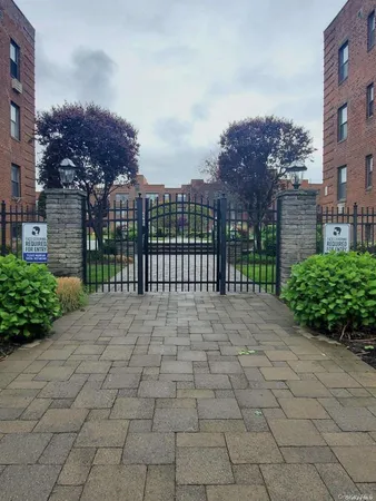 $3,200 | 1 Jefferson Avenue, Unit K4, Rockville Centre, NY 11570