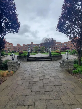 $3,200 | 1 Jefferson Avenue, Unit K4, Rockville Centre, NY 11570