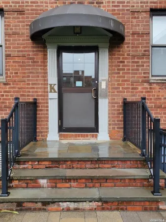 $3,200 | 1 Jefferson Avenue, Unit K4, Rockville Centre, NY 11570