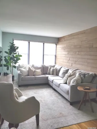 $3,200 | 1 Jefferson Avenue, Unit K4, Rockville Centre, NY 11570