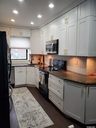 $3,200 | 1 Jefferson Avenue, Unit K4, Rockville Centre, NY 11570