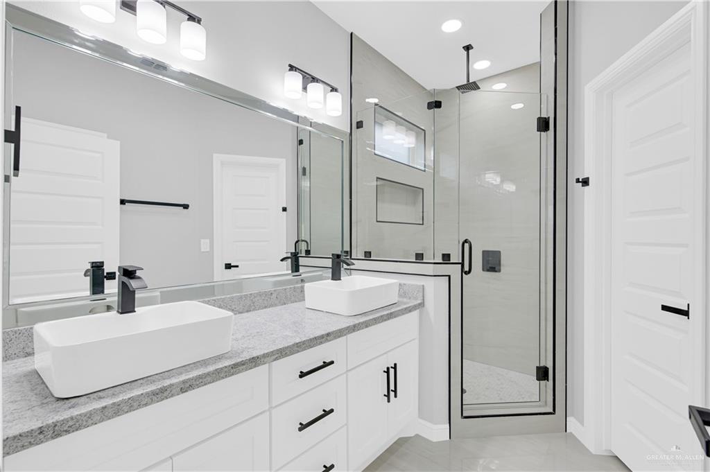 905 Magnolia Street Mission, TX 78573 - Photo 15 of 29