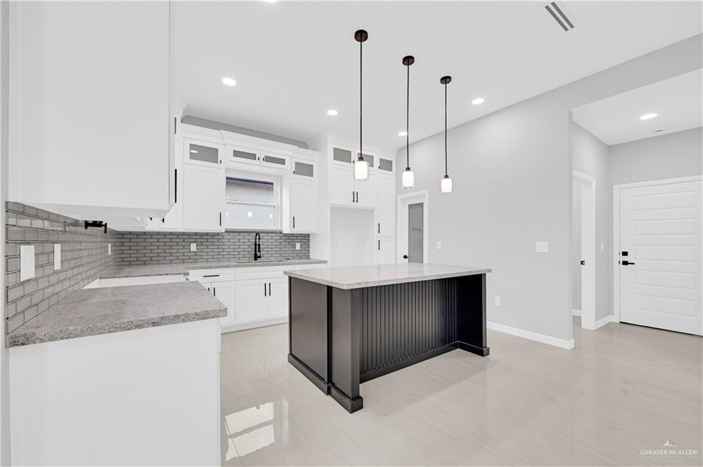 905 Magnolia Street Mission, TX 78573 - Photo 6 of 29