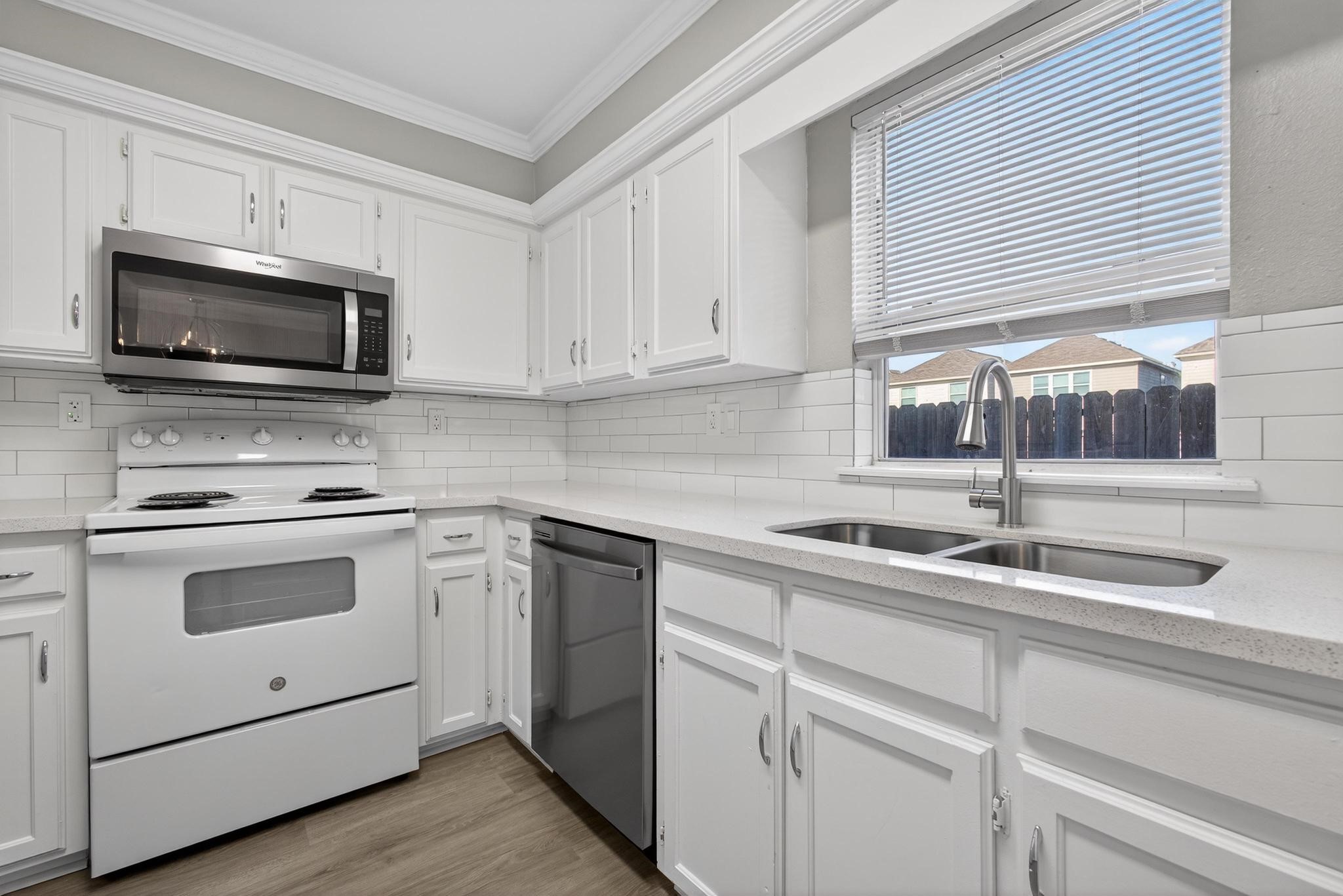 1221 Cedar Post Lane, Unit 3B Houston, TX 77055 - Photo 2 of 17