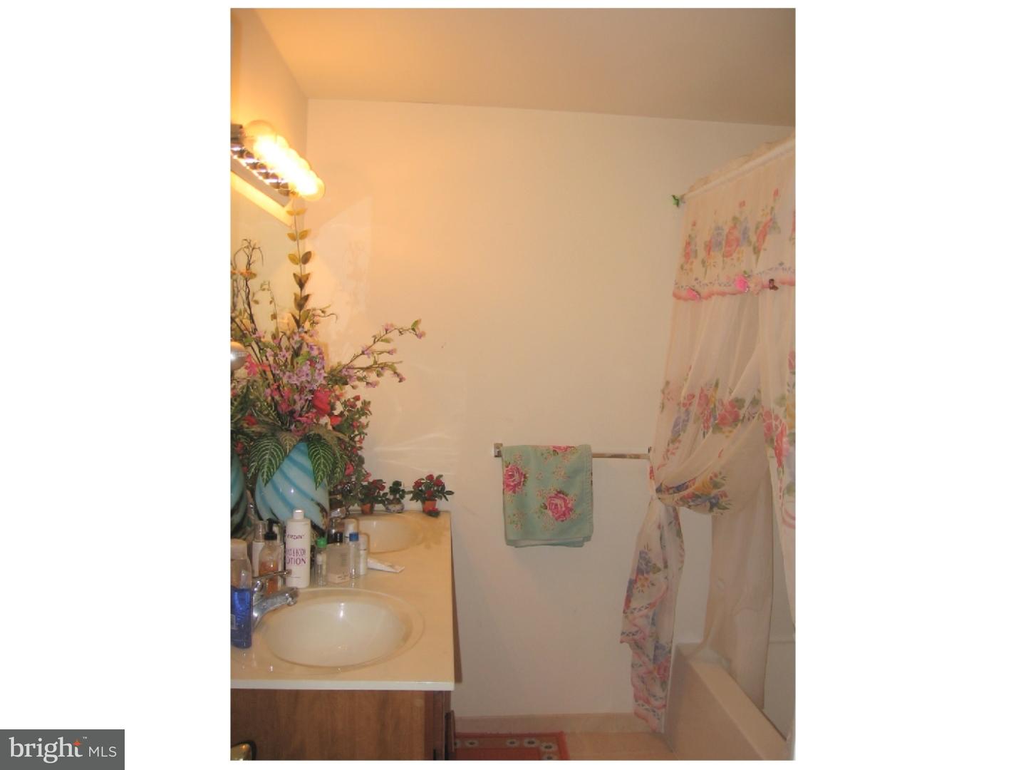 2735 Springhouse Road Philadelphia, PA 19114 - Photo 14 of 25 Master Bathroom