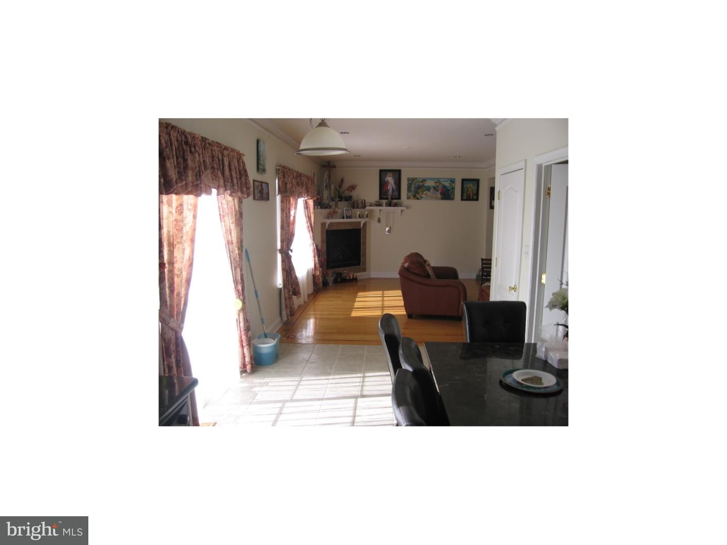 2735 Springhouse Road Philadelphia, PA 19114 - Photo 10 of 25 Kitchen