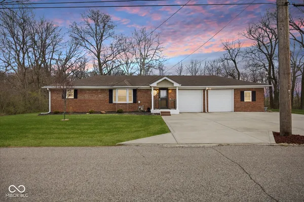 $370,000 | 1812 South Clark Road, Shelbyville, IN 46176