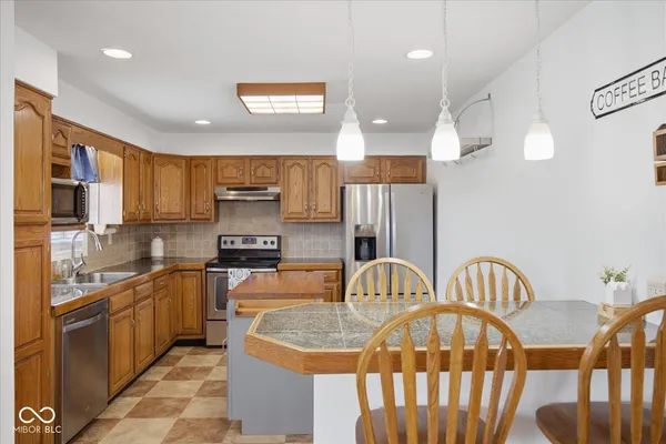 $370,000 | 1812 South Clark Road, Shelbyville, IN 46176