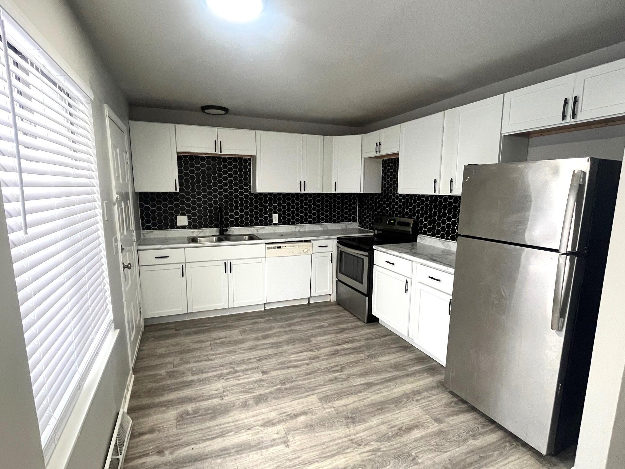 6077 West Calumet Road Milwaukee, WI 53223 - Photo 5 of 12 Kitchen