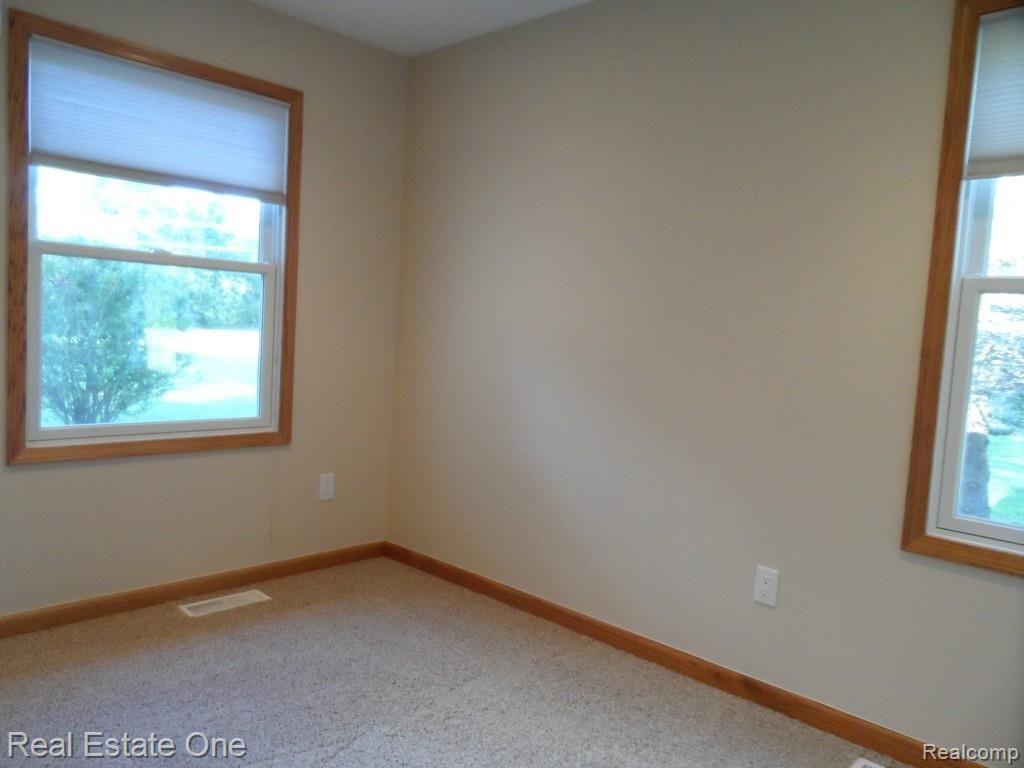 2684 Cole Road Lake Orion, MI 48362 - Photo 21 of 31 BR 4.jpg