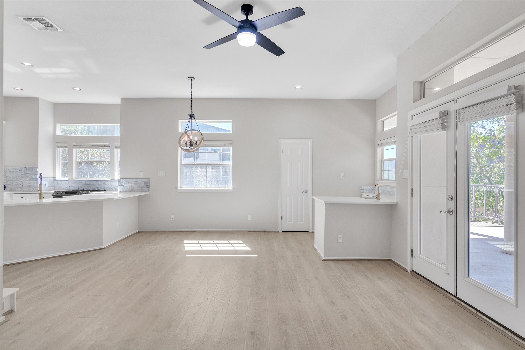 2918 Ranch Road 620 North, Unit 281 Austin, TX 78734 - Photo 8 of 32 a view of an empty room and window