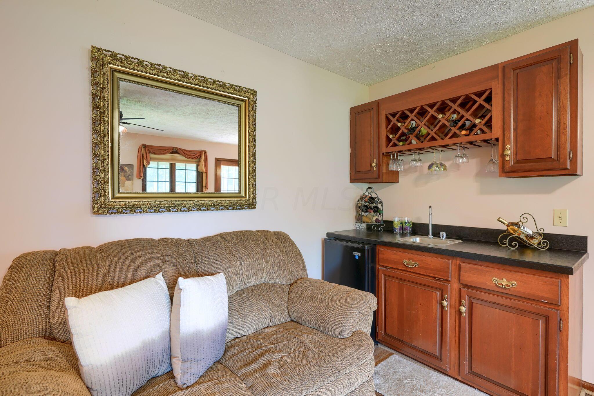 1457 Woodridge Road Marion, OH 43302 - Photo 21 of 80 Family Room with Wet Bar
