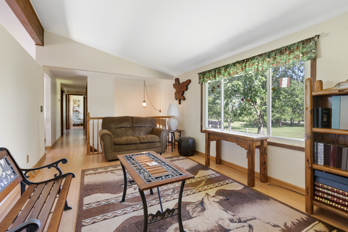 40W871 Lenz Road Elgin, IL 60124 - Photo 8 of 30