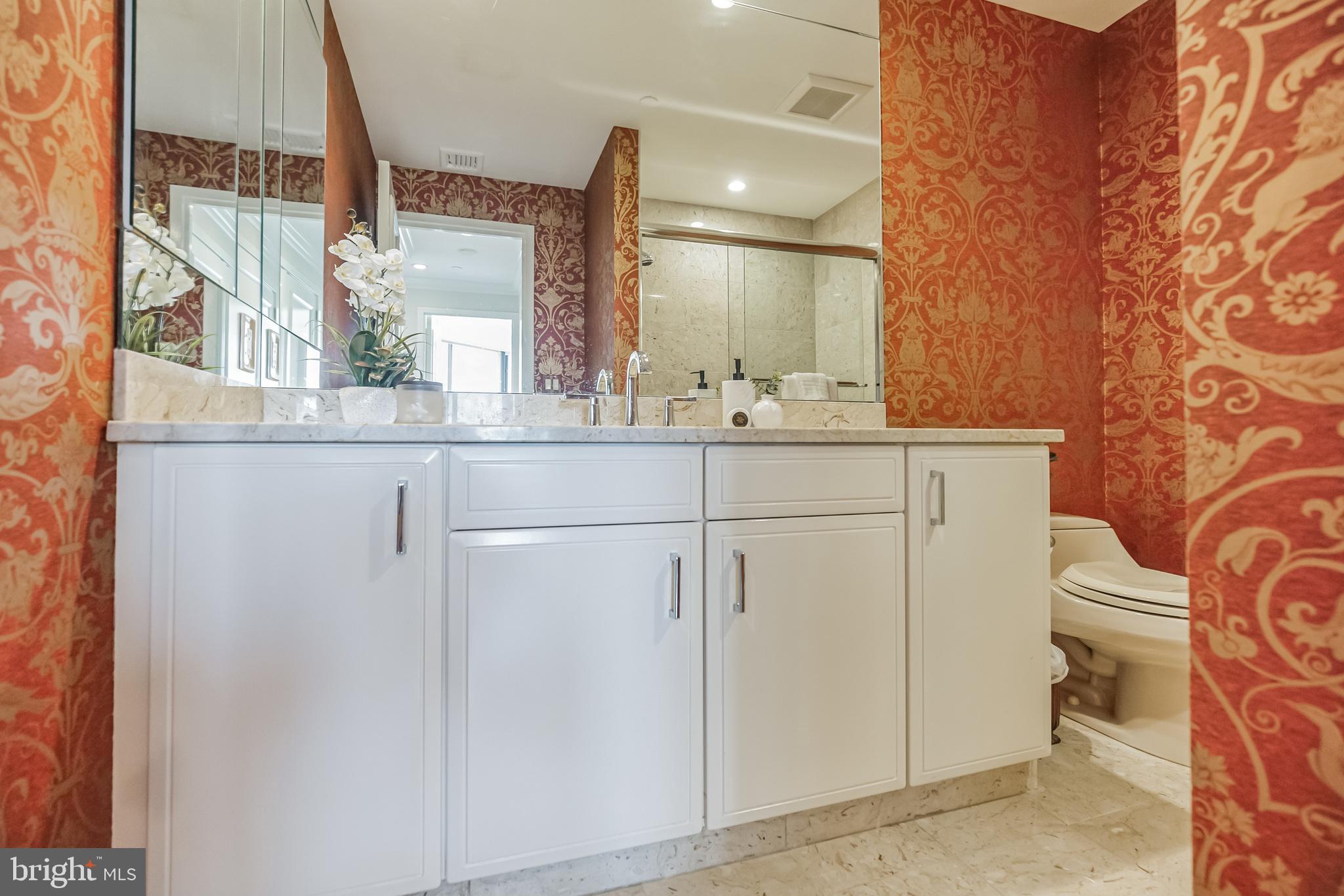 202 West Rittenhouse Square, Unit 2802 Philadelphia, PA 19103 - Photo 18 of 21 Bathroom 2