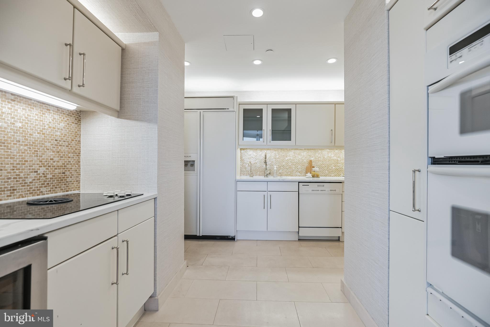 202 West Rittenhouse Square, Unit 2802 Philadelphia, PA 19103 - Photo 8 of 21 Kitchen