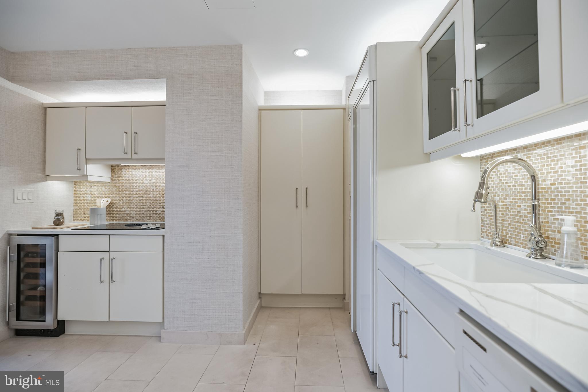 202 West Rittenhouse Square, Unit 2802 Philadelphia, PA 19103 - Photo 9 of 21 Kitchen