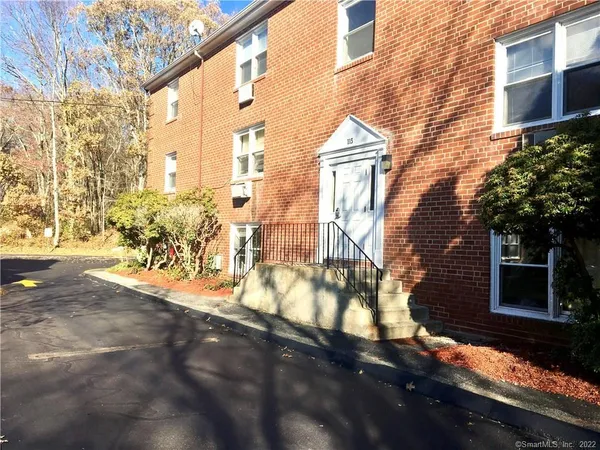 $1,800 | 113 Niles Hill Road, Unit A, Waterford, CT 06385