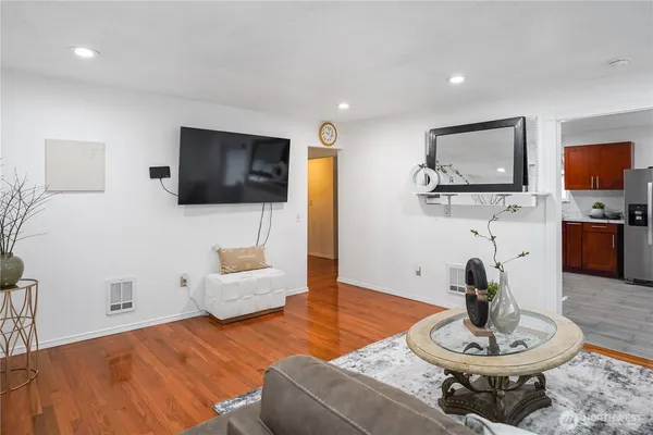 $561,950 | 7660 South 126th Street, Seattle, WA 98178