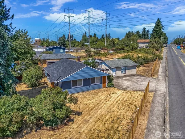 $561,950 | 7660 South 126th Street, Seattle, WA 98178