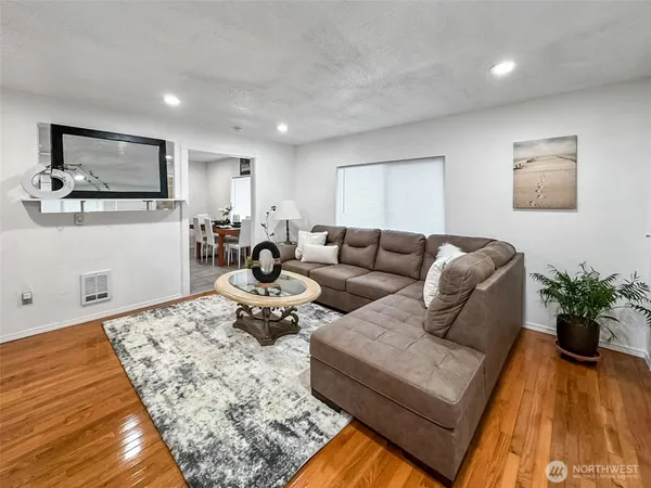 $561,950 | 7660 South 126th Street, Seattle, WA 98178