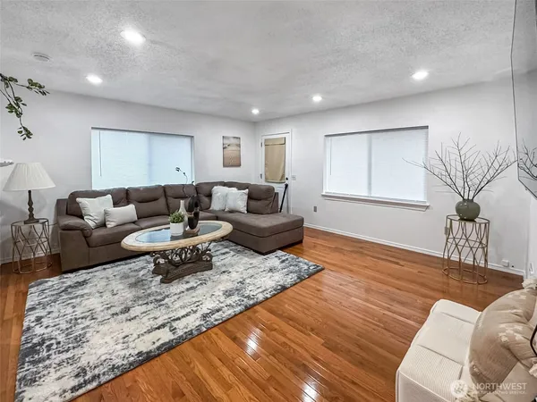$561,950 | 7660 South 126th Street, Seattle, WA 98178