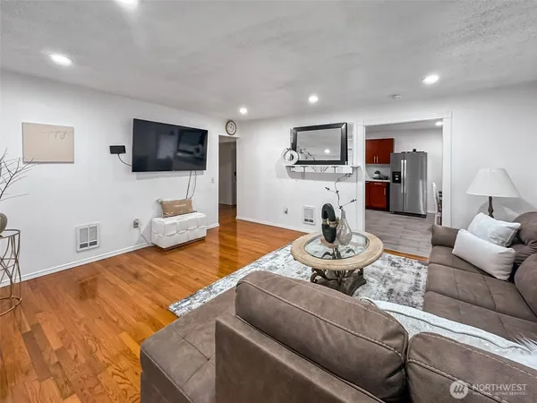 $561,950 | 7660 South 126th Street, Seattle, WA 98178