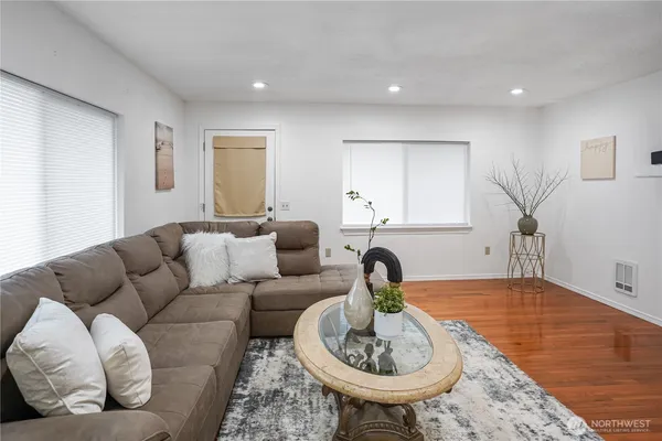 $561,950 | 7660 South 126th Street, Seattle, WA 98178