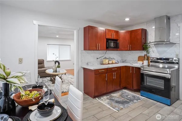 $561,950 | 7660 South 126th Street, Seattle, WA 98178