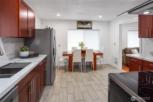$561,950 | 7660 South 126th Street, Seattle, WA 98178