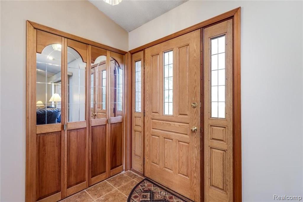 27227 King Road Romulus, MI 48174 - Photo 7 of 23