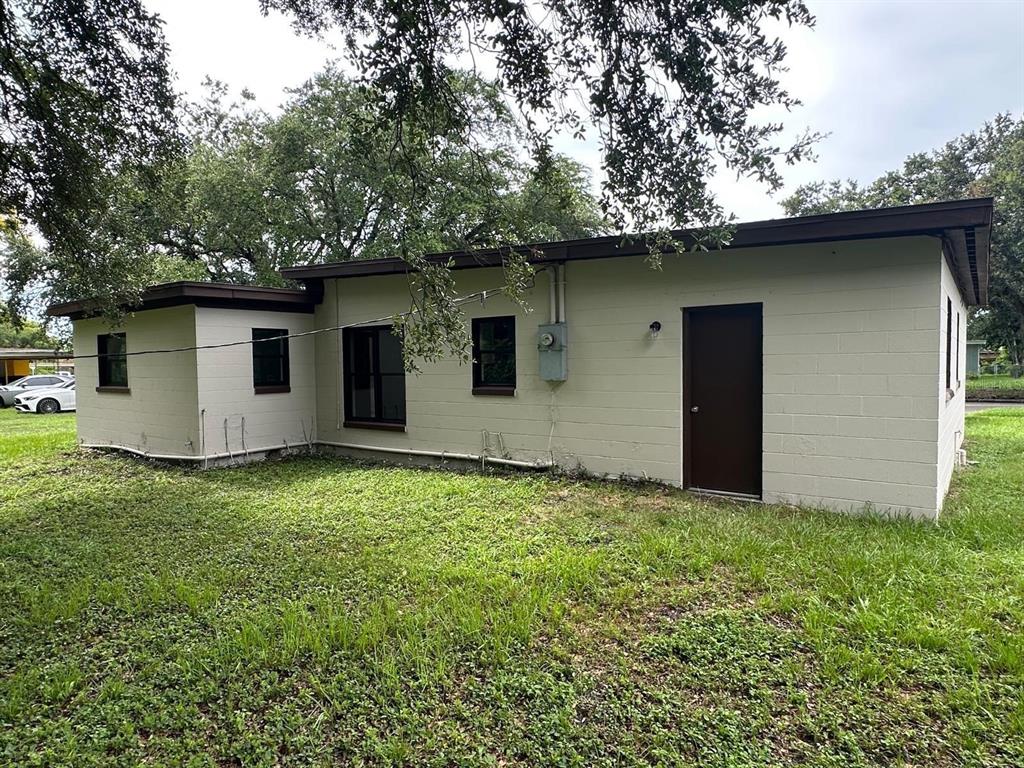 4514 Arch Street Orlando, FL 32808 - Photo 20 of 21 a backyard of a house with lots of green space