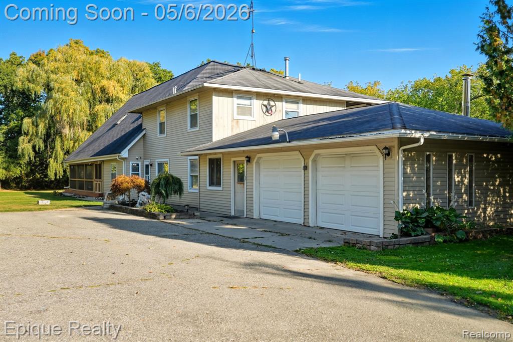 8150 Runyan Lake Road Fenton, MI 48430 - Photo 1 of 39