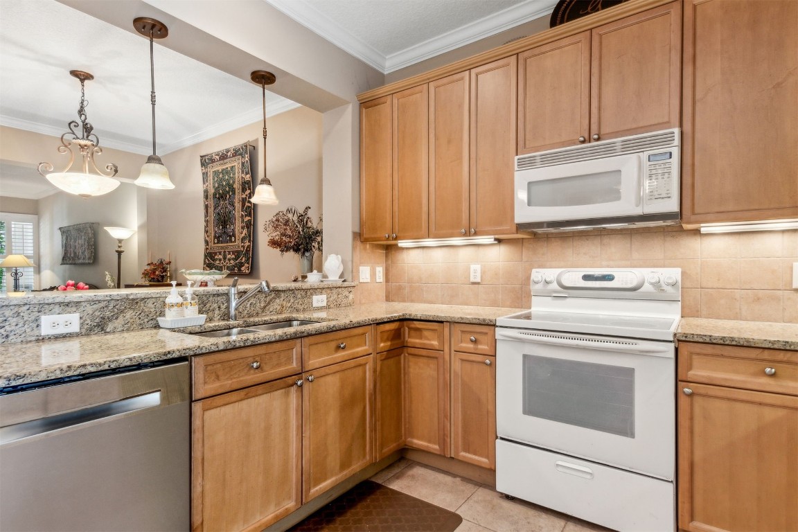 1827 Perimeter Park Road West Fernandina Beach, FL 32034 - Photo 10 of 28 Kitchen and breakfast bar
