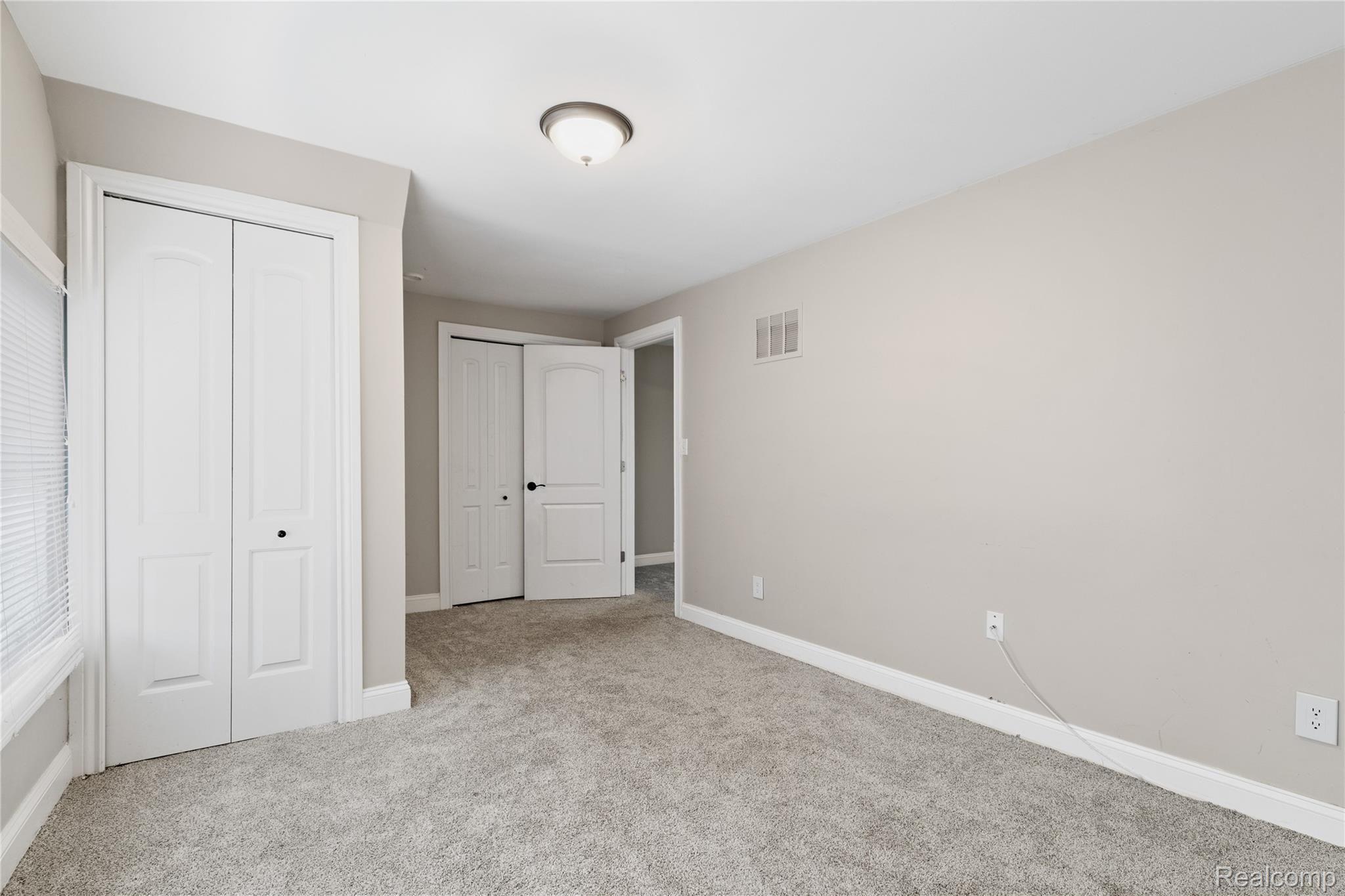 3371 York Road Rochester, MI 48309 - Photo 10 of 38 3371 York St-10.jpg