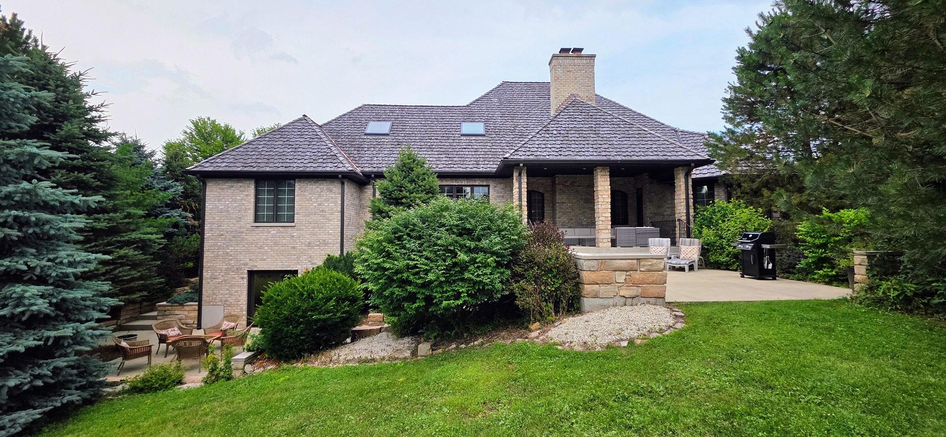 8407 Appaloosa Lane Spring Grove, IL 60081 - Photo 6 of 6 a front view of a house with garden