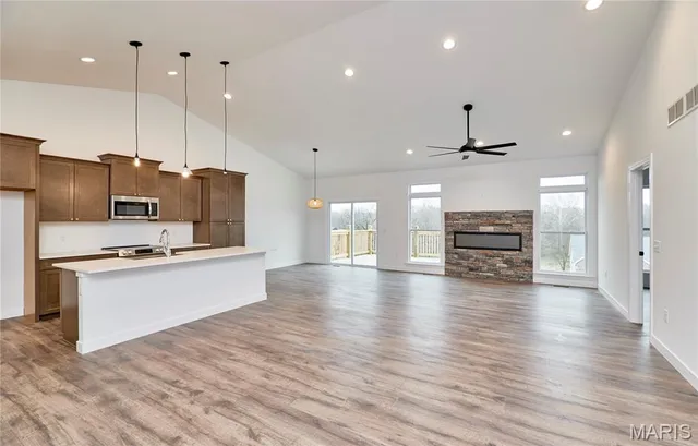 $384,000 | 152 Canyon Creek Circle, Moscow Mills, MO 63362