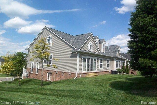 754 East Bluff Court Rochester, MI 48306 - Photo 18 of 20 SIDE VIEW