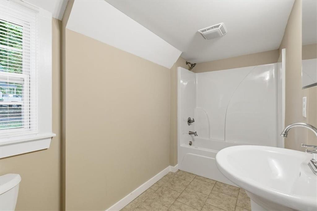 305 Grove Avenue Southeast Lindale, GA 30147 - Photo 12 of 36