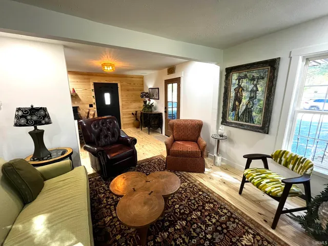 $1,800 | 624 Monroe Street, Newburgh, IN 47630