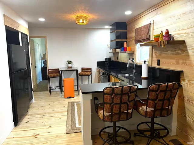 $1,800 | 624 Monroe Street, Newburgh, IN 47630