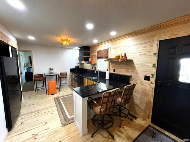 $1,800 | 624 Monroe Street, Newburgh, IN 47630