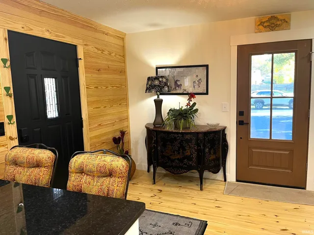 $1,800 | 624 Monroe Street, Newburgh, IN 47630