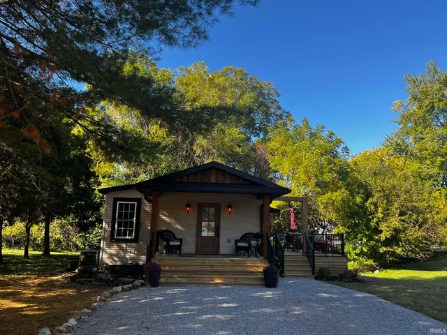 $1,800 | 624 Monroe Street, Newburgh, IN 47630