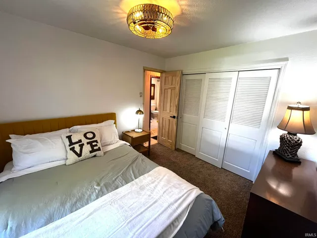 $1,800 | 624 Monroe Street, Newburgh, IN 47630