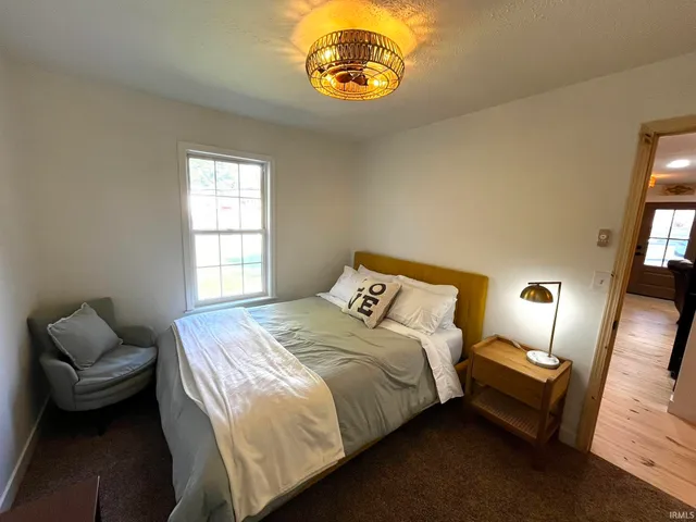 $1,800 | 624 Monroe Street, Newburgh, IN 47630