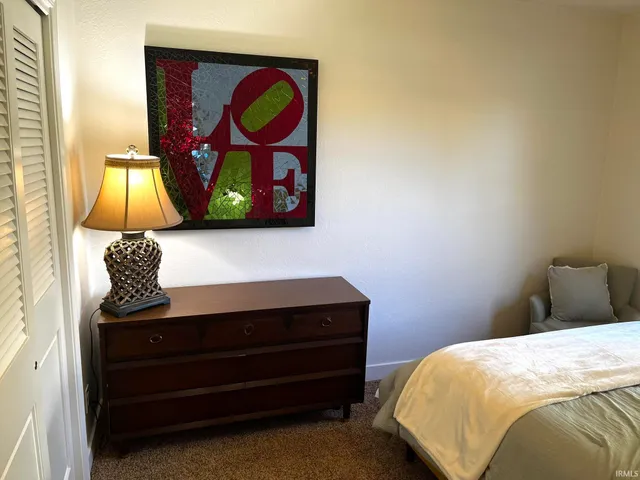 $1,800 | 624 Monroe Street, Newburgh, IN 47630