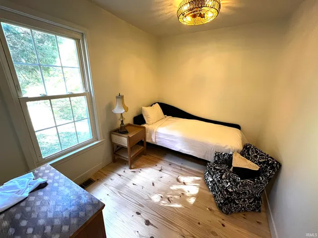 $1,800 | 624 Monroe Street, Newburgh, IN 47630